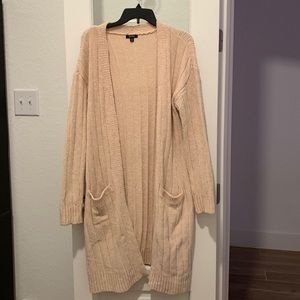 Crème color chenille tunic‎ sweater! So soft and comfy! Like new!